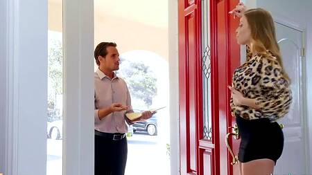 Похотливой милфе с большими дойками захотелось ощутить молоденький хуй внутри себя