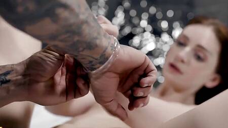 Три раза кончил в волосатую киску рыжей малышке ради возрождения человечества