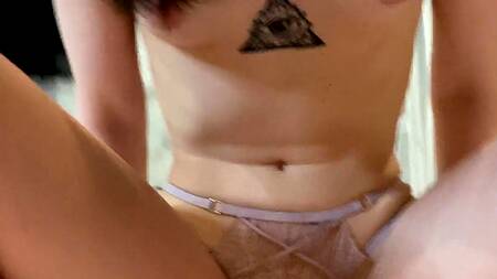 Спортивная телочка с классной жопой вместо зарядки выбирает жаркий секс с кремпаем