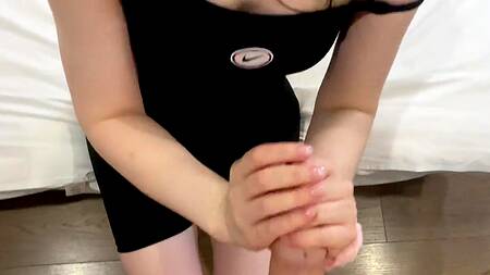 Спортивная телочка с классной жопой вместо зарядки выбирает жаркий секс с кремпаем