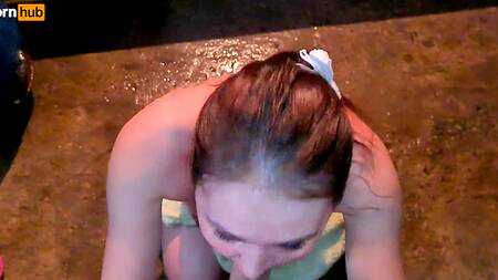 Уговорил потрахаться в сауне аппетитную русскую мамку с большой задницей