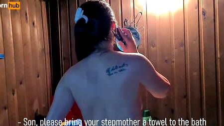 Уговорил потрахаться в сауне аппетитную русскую мамку с большой задницей