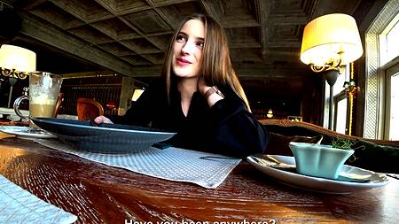 Красотка в сексуальном белье отлично сосет в туалете и жарко ебется в номере