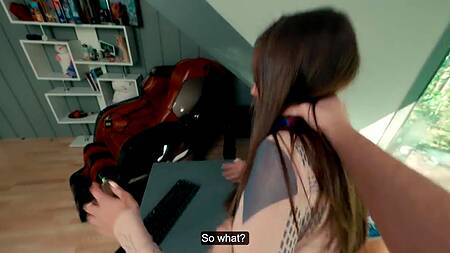 Сексуальная стримерша отыскала хейтера по IP и получила его жилистый хер в киску