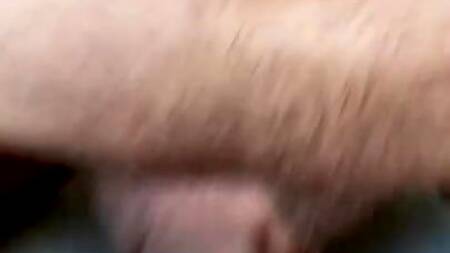 Рыжая куколка снимает на телефон как лижут ее киску, а потом ебут массивным хуем