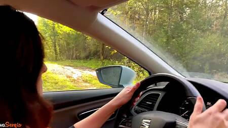 Нимфоманка на машине вынуждает туриста жарко выебать ее если он хочет прокатиться