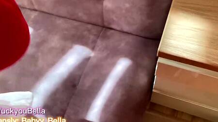 Рыжая куколка с большими сиськами соблазняет сантехника на секс в рабочее время