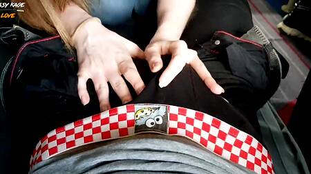 Трахнул между классных сисек и в грязный ротик шлюховатую соседку по купе