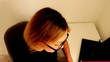 Сексуальная зрелая докторша применила ротик ради здоровья пациента