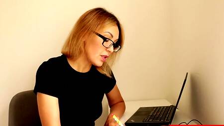 Сексуальная зрелая докторша применила ротик ради здоровья пациента