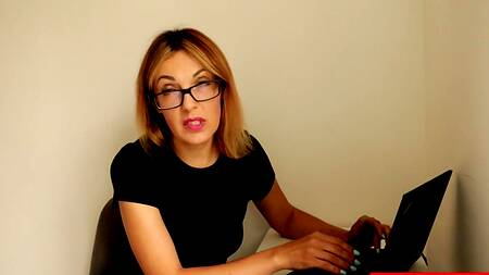 Сексуальная зрелая докторша применила ротик ради здоровья пациента