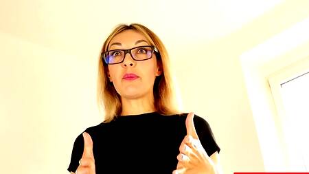 Сексуальная зрелая докторша применила ротик ради здоровья пациента