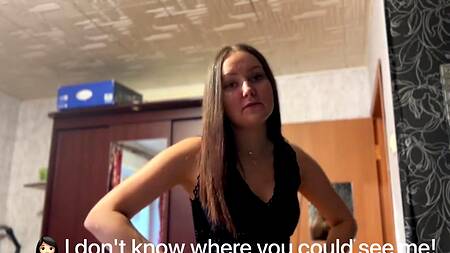 Курьер вылизывает киску симпатичной клиентки, ведь сожрал ее пиццу