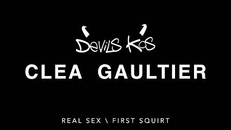 Сисястой брюнетке на каблуках нужен лишь хардкорный секс без нежностей и сперма