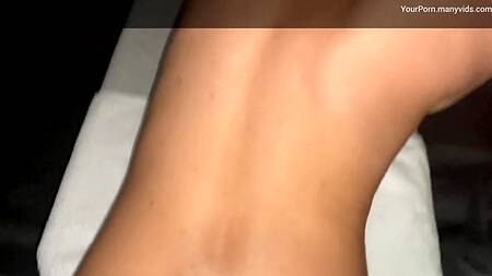 Оттрахал сексуальную попутчицу в поезде и снял на телефон очень жаркую порнушку