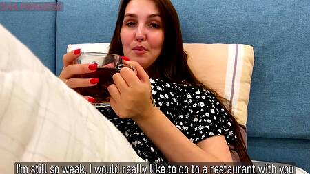 Сынок ухаживает за жопастой мамкой и жарко ебет ее пока она крепко спит