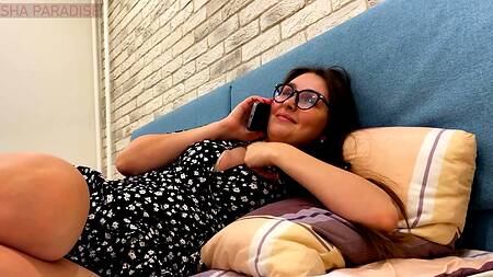 Сынок ухаживает за жопастой мамкой и жарко ебет ее пока она крепко спит