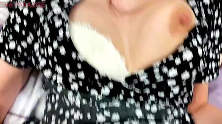 Сынок ухаживает за жопастой мамкой и жарко ебет ее пока она крепко спит