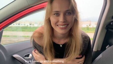 Накончал в ротик молоденькой попутчице после сочного отсоса, а затем подвез домой