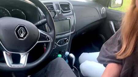 Накончал в ротик молоденькой попутчице после сочного отсоса, а затем подвез домой