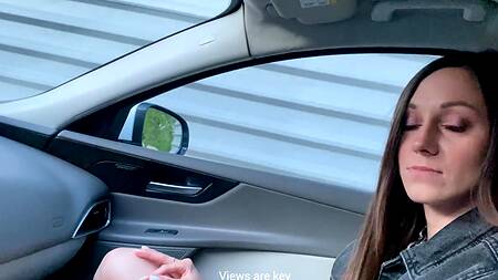 Пикапер устроил маленький порно кастинг московской телочке прямо в машине