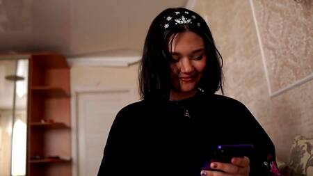 Довела до оргазма бойфренда подруги, сделав глубокий минет у нее за спиной