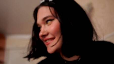 Довела до оргазма бойфренда подруги, сделав глубокий минет у нее за спиной