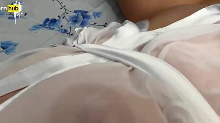 Подружился с грудастой мамашей просто выебав ее хорошенько раком