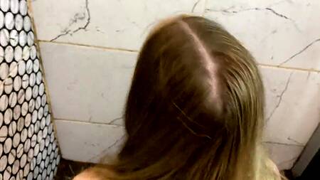 Гостеприимно выебал развратную сестру жены, которая так нагло трахала киску самотыком