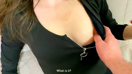 Молоденькая брюнетка предпочла оказаться раком на крепком хую бойфренда вместо скучного чтения