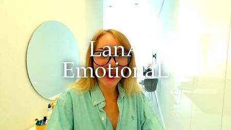 Миниатюрная русская телка отблагодарила анальным сексом и хорошим отсосом