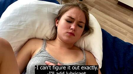 Малышка не хочет опозориться и просит брата лишить ее девственности