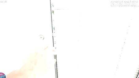 Сисястая красотка Loly Lips ломается прежде чем голенькой попрыгать на хую