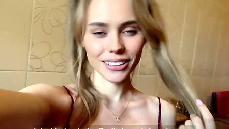 Худая шалунья уселась мокрой киской на лицо спящего бойфренда, рассчитывая на кунилингус