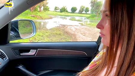 Немного пьяная русская мачеха с шикарной жопой просит ее трахнуть в машине раком