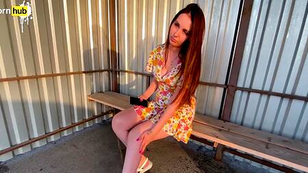 Немного пьяная русская мачеха с шикарной жопой просит ее трахнуть в машине раком