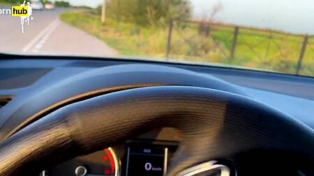 Немного пьяная русская мачеха с шикарной жопой просит ее трахнуть в машине раком