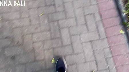 Стройняшка поблагодарила за найденный телефон позволив выебать нежную киску