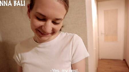 Стройняшка поблагодарила за найденный телефон позволив выебать нежную киску