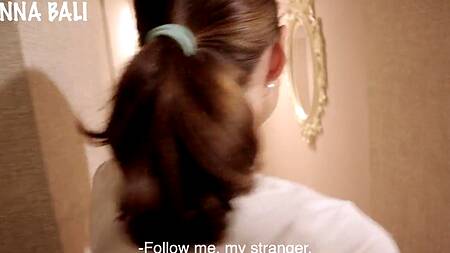 Стройняшка поблагодарила за найденный телефон позволив выебать нежную киску