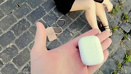 Пикапер оттрахал московскую девушку в рот всего лишь за новые наушники для нее