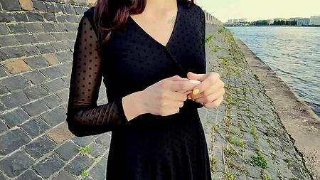 Пикапер оттрахал московскую девушку в рот всего лишь за новые наушники для нее