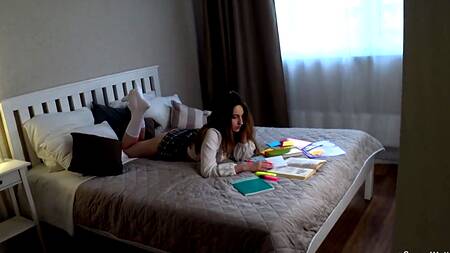 Школьница с большими сиськами не сдала экзамены и получила крепкий хуй отца в киску