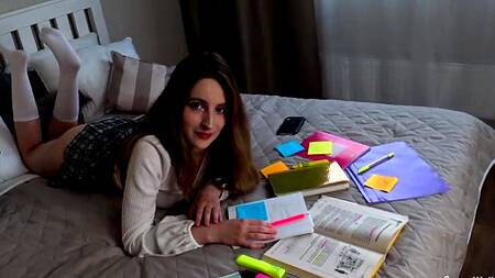 Школьница с большими сиськами не сдала экзамены и получила крепкий хуй отца в киску