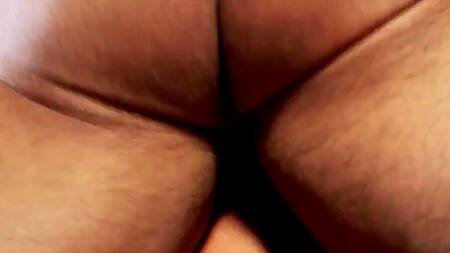 Качок и сисястый транс выебали с двойным проникновением аппетитную грудастую милфу