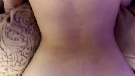 Стройняшка побаловала бойфренда минетом и своей розовой киской на его длинном хую