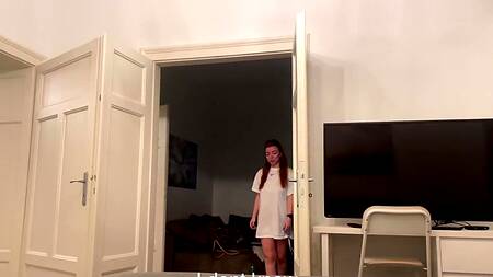 Жестко вогнал огромный хуй в рот и горло рыженькой русской девушки