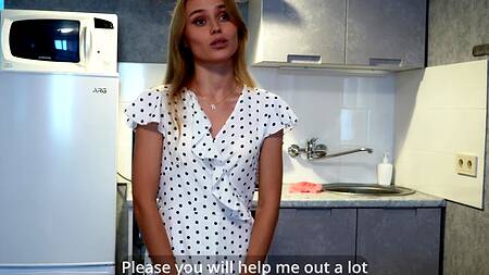 По полной оттрахал русскую красавицу и даже кончил в рот за помощь с арендой квартиры