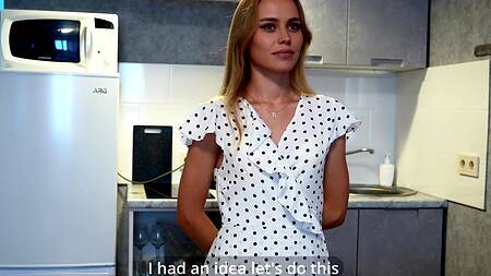 По полной оттрахал русскую красавицу и даже кончил в рот за помощь с арендой квартиры