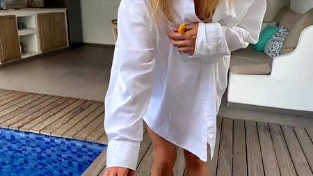 Всего лишь подвез красивую блондинку домой и за это выебал ее в жопу